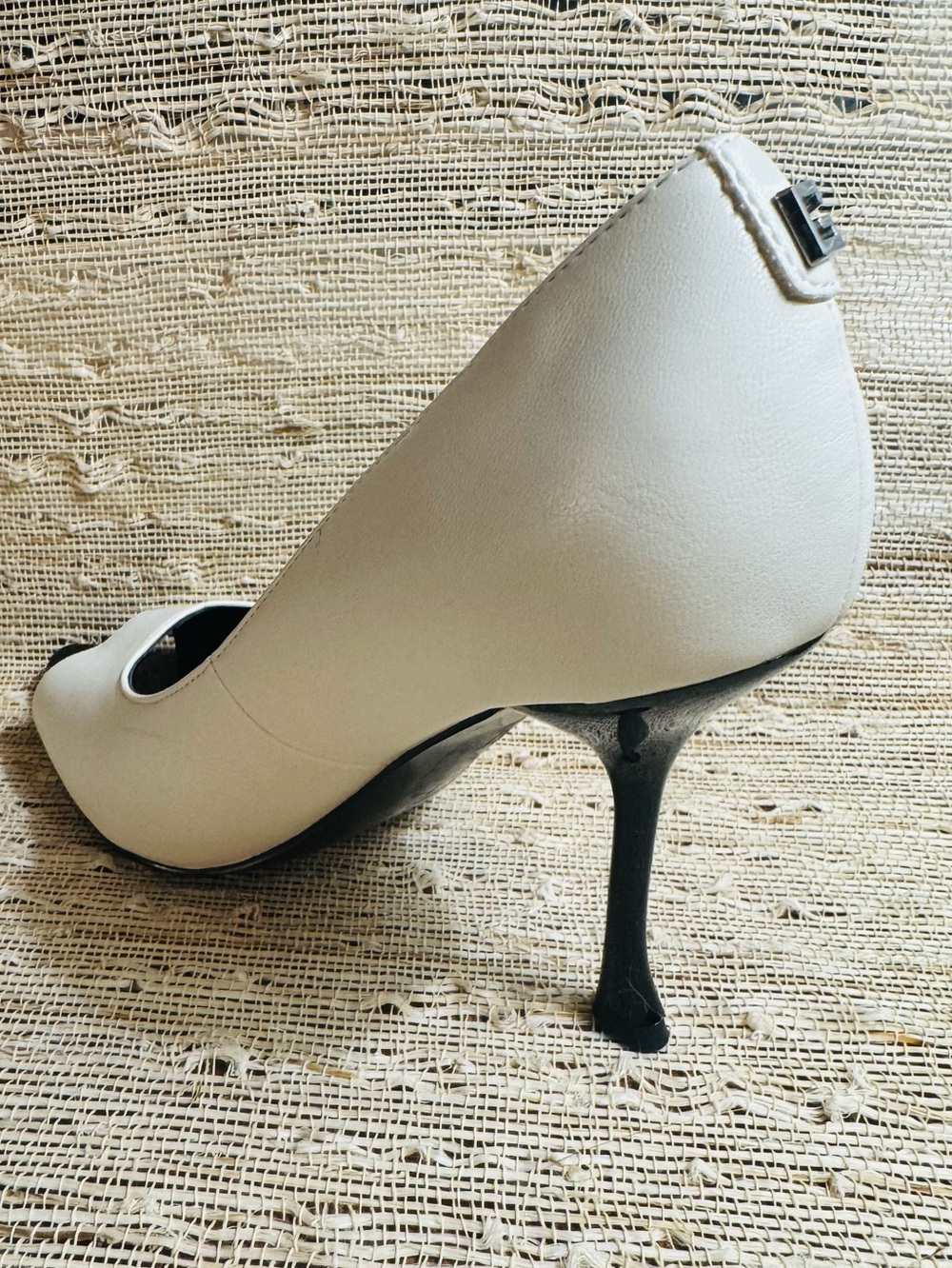 GUESS Peep Toe Stiletto Heels White with Black Patent Heels and Toe Points Sz 8 - Picture 2 of 16